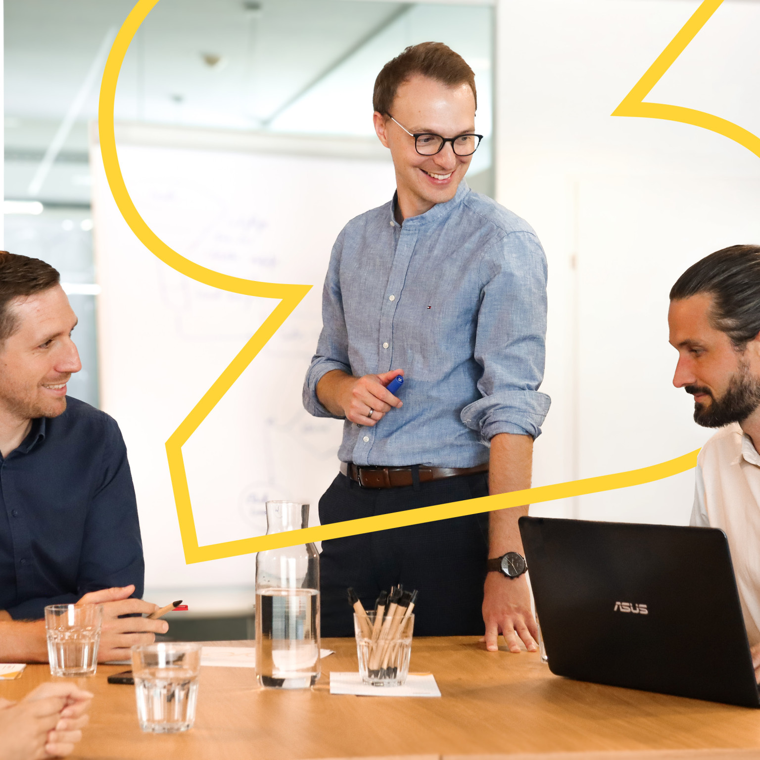 Philipp Elsler, Patrick Kofler und Martin Trümmel bei einem Workshop im Büro von dreicraft